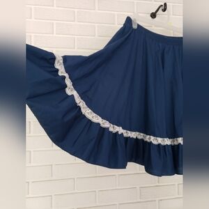 Adorable vintage country skirt, size large